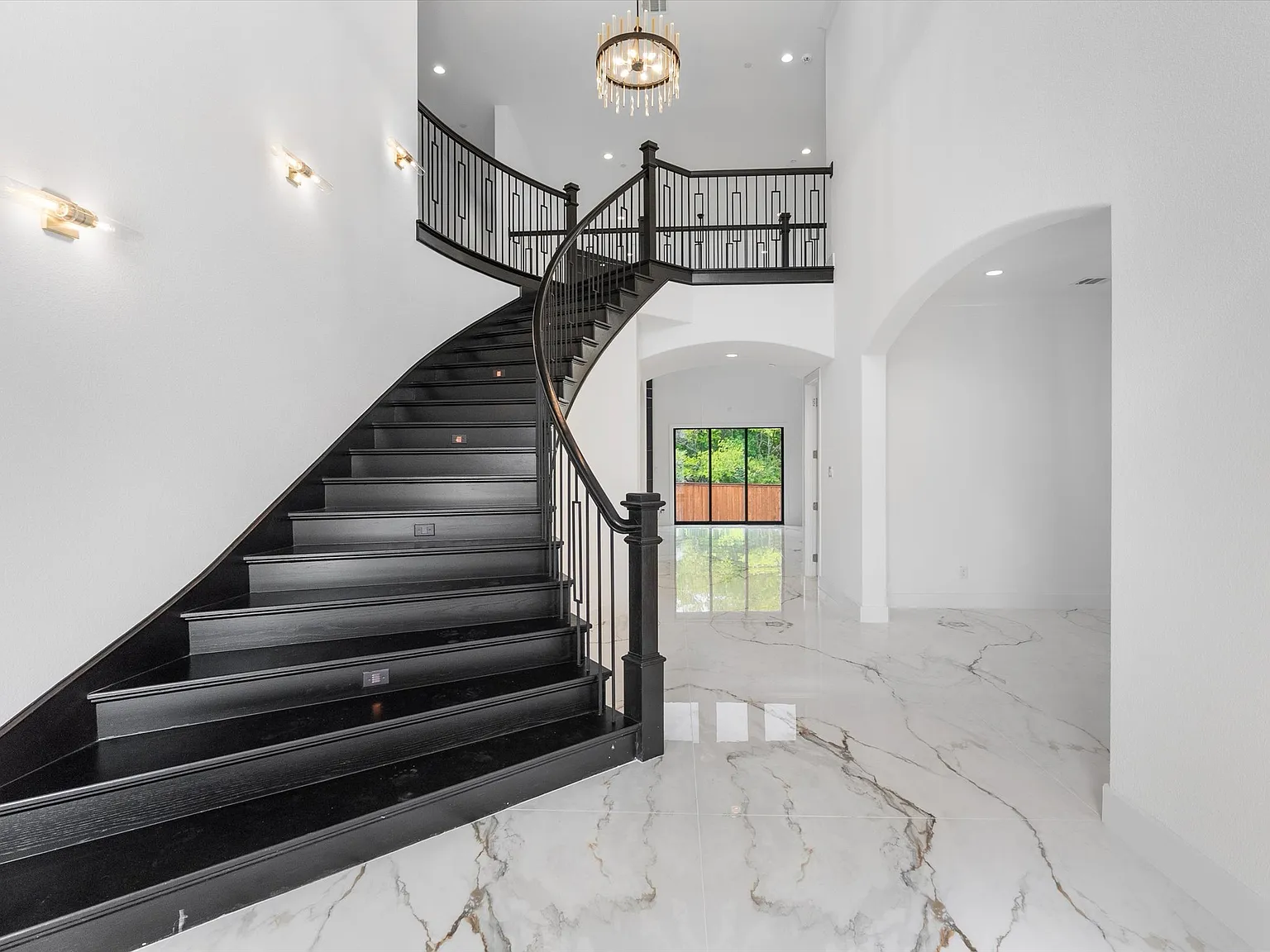5 bed, 5.5 bath, 6371 sqft, $7,000 — Photo 4
