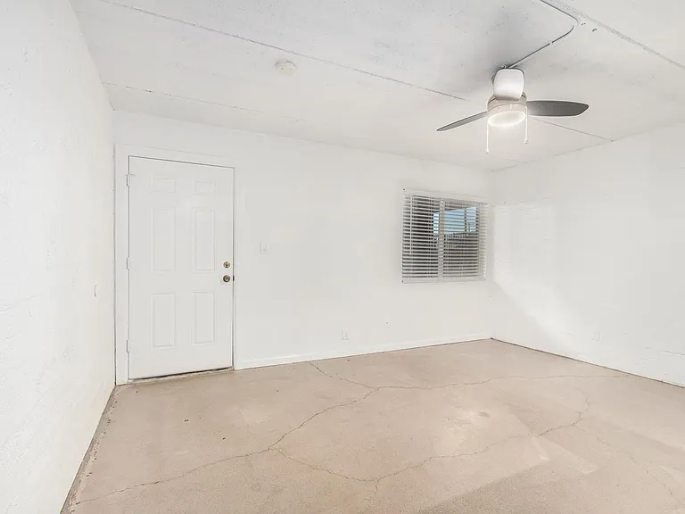1835 E Don Carlos Ave — Photo 8