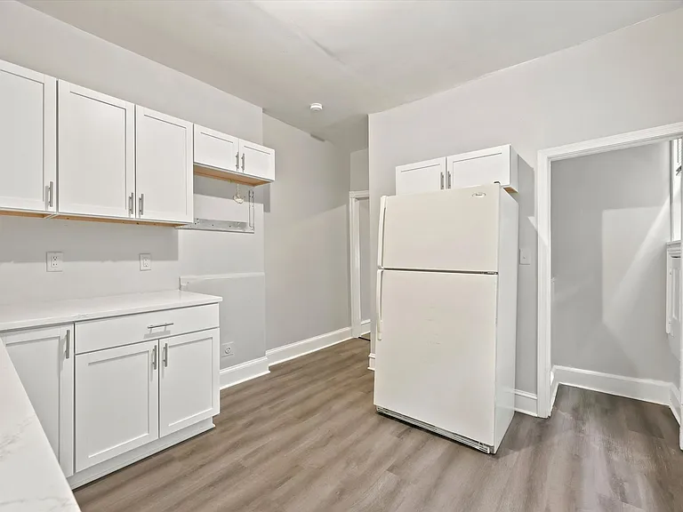 502 N Clayton St — Photo 7
