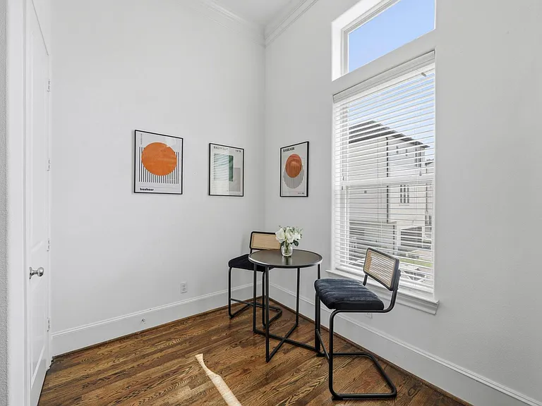 9435 London Bridge Sta — Photo 12