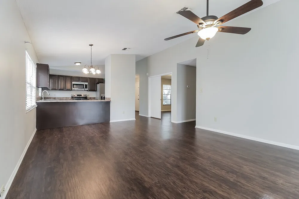 3 bed, 2.0 bath, 1235 sqft, $2,155 — Photo 4