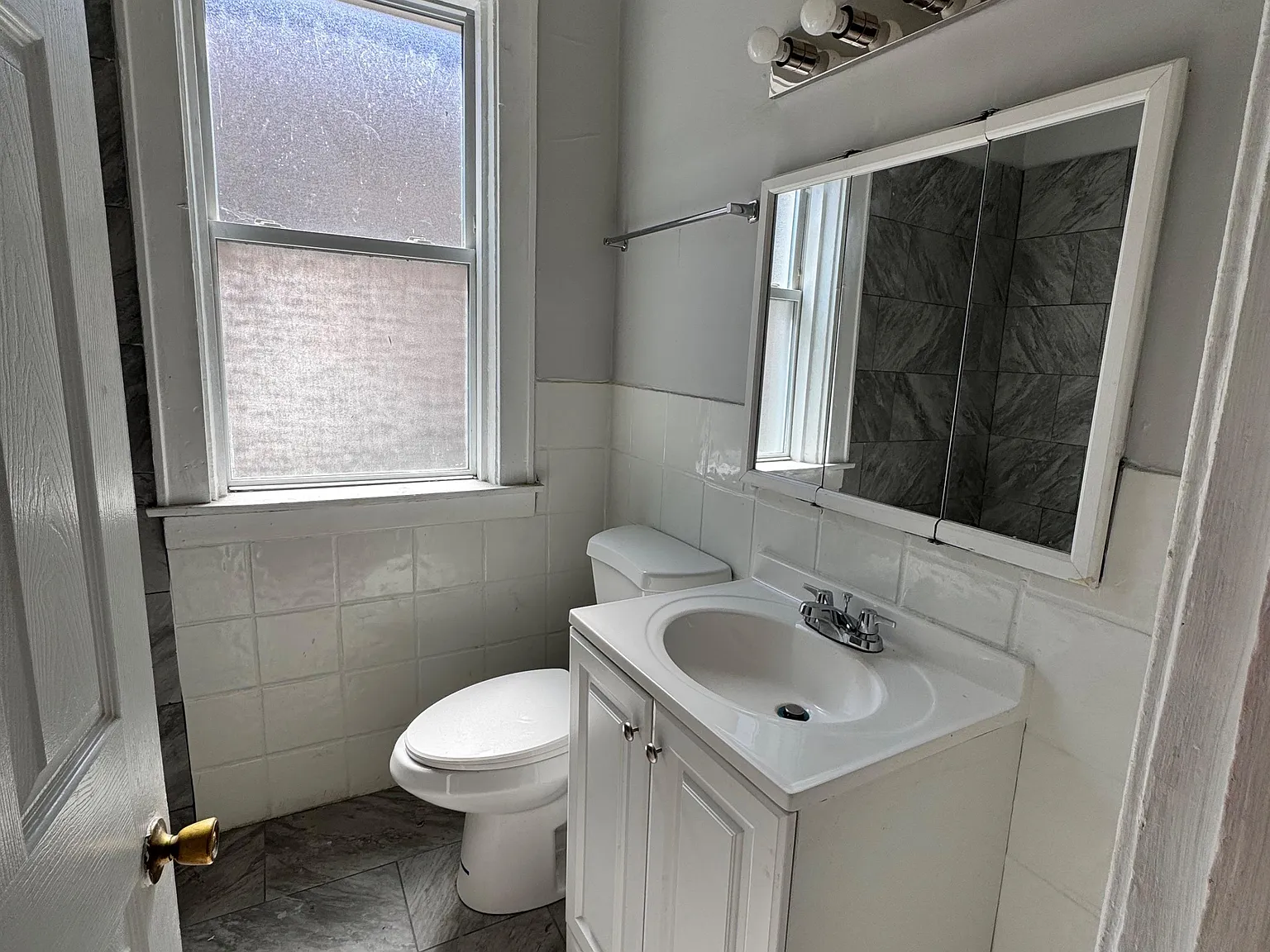 2 bed, 1.0 bath, 1400 sqft, $866 — Photo 3