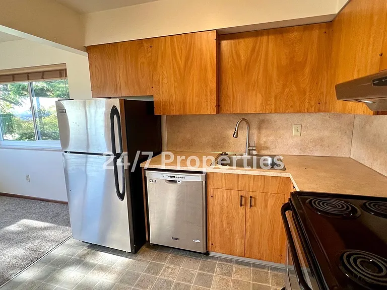 1111 SW Gaines St #6 — Photo 3