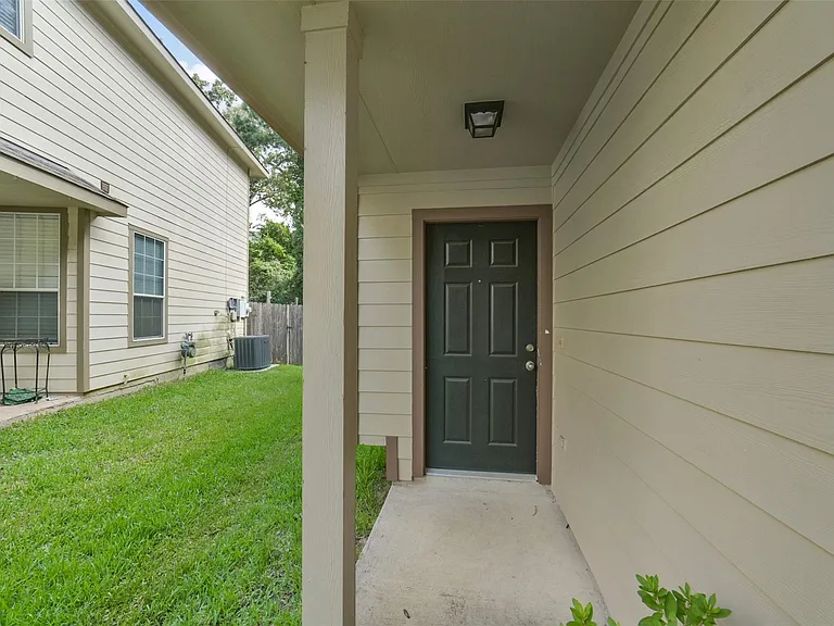 171 N Burberry Park Cir — Photo 2