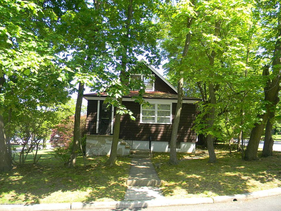 1st image of 8 Chamone Ave