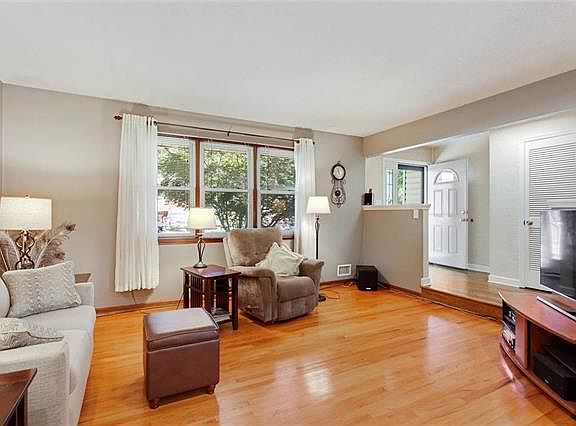 4th image of 15707 E 45th Pl S