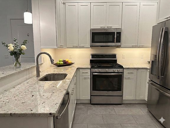 5th image of 251 Newark Ave #5E