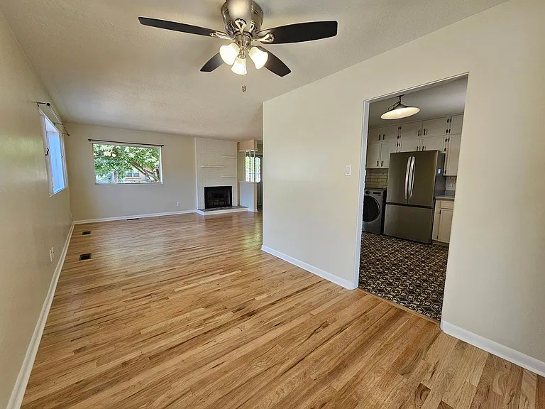 3617 Leeds Ln — Photo 9