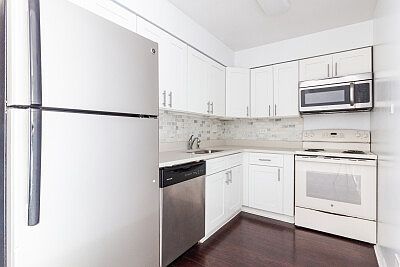 1st image of 3827 N Pine Grove Ave #309