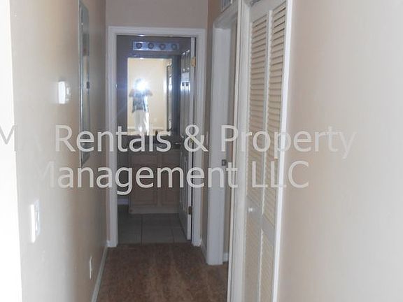 5th image of 2415 Venice Ave N
