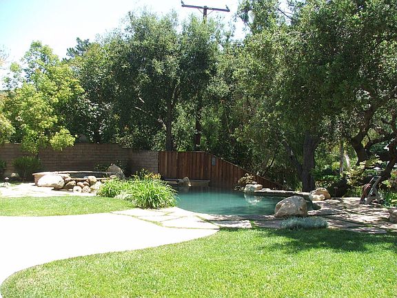 3rd image of 2072 El Monte Dr