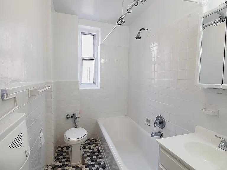 711 Walton Ave #4R — Photo 14