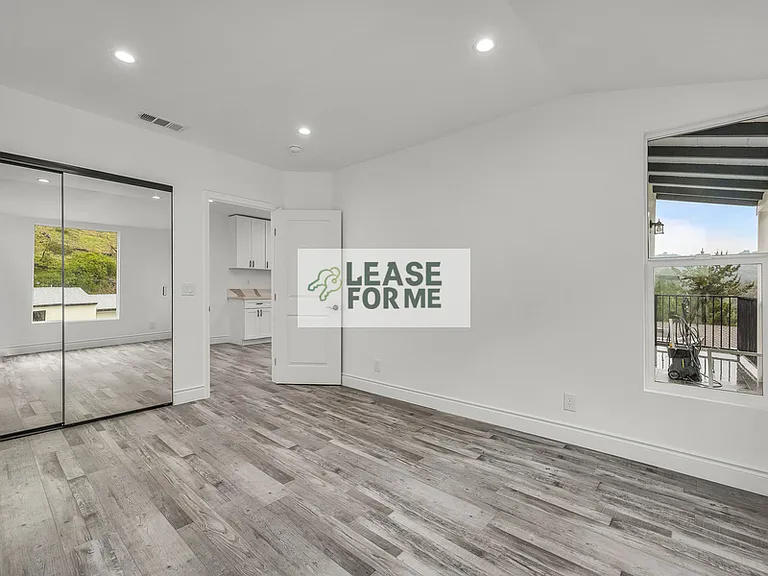 9848 Portola Dr — Photo 40