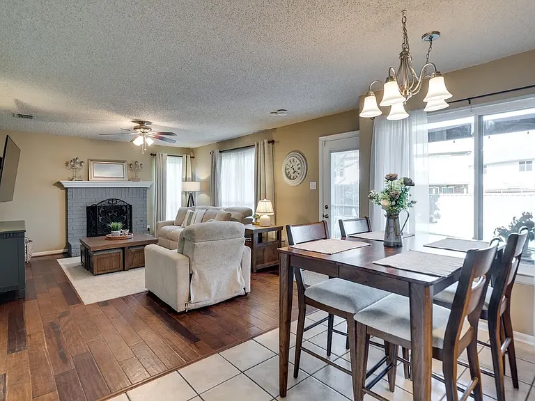 2600 Crepe Myrtle Dr — Photo 2