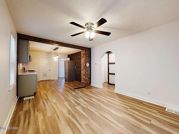 5th image of 834 W Whitney Ave