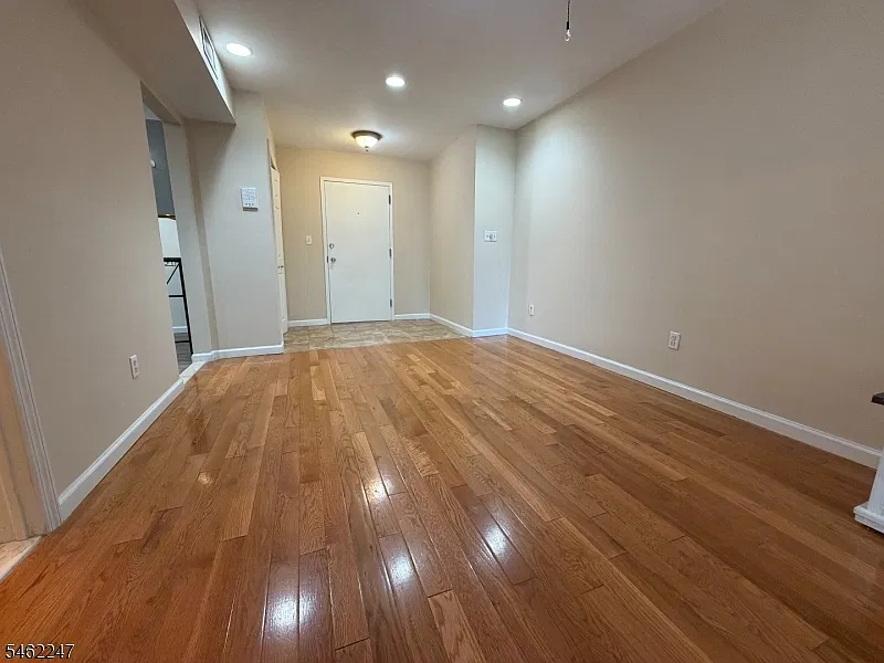 2 bed, 1.0 bath, $2,550 — Photo 3