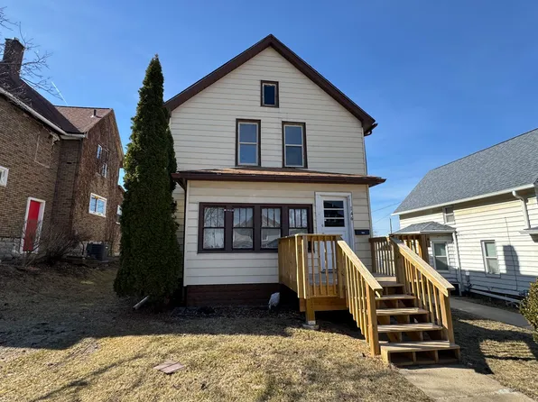 146 8th St, Silvis, IL 61282