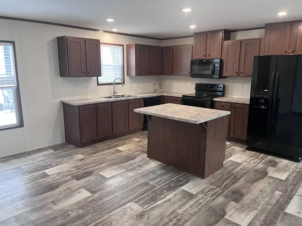 212 Anker Ln #79, Metamora, IL 61548