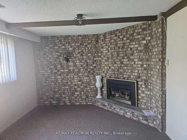 22 Jane Cres — Photo 4