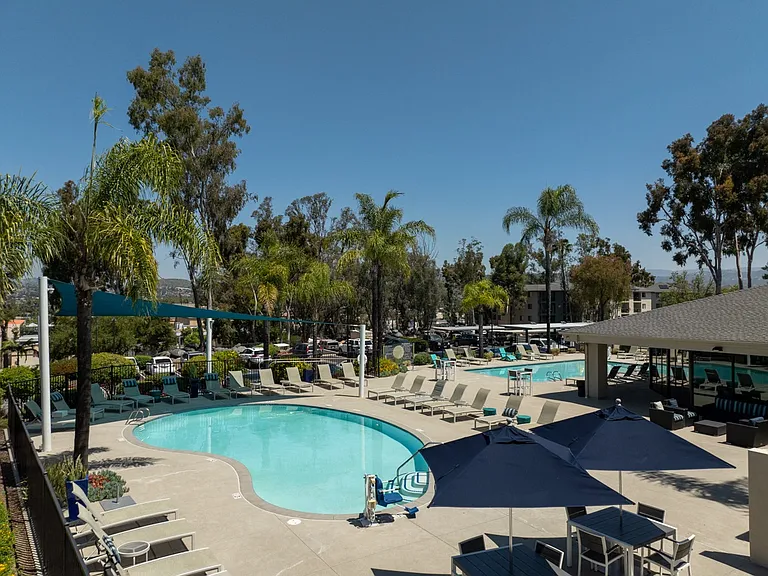 Solana at Grand — Photo 10