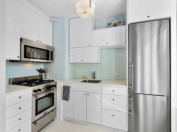 3rd image of 201 W 16th St APT 16F