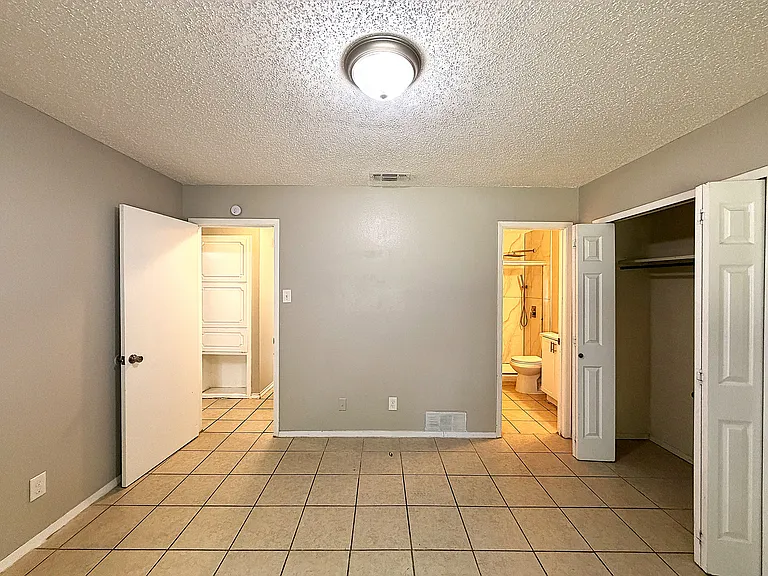 2105 Coach Dr — Photo 17