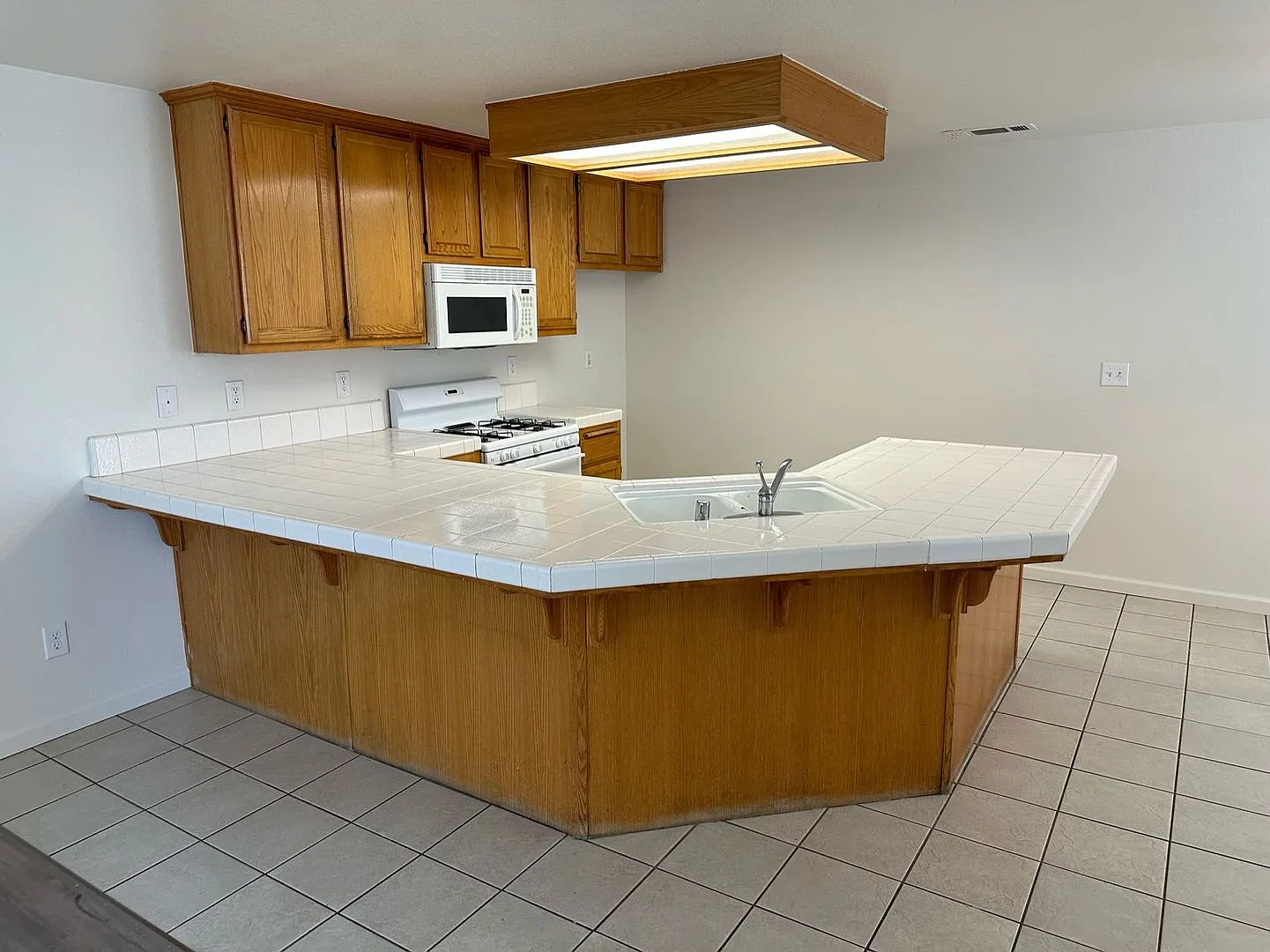 236 to 239- Zachary St. Apartments — Photo 3