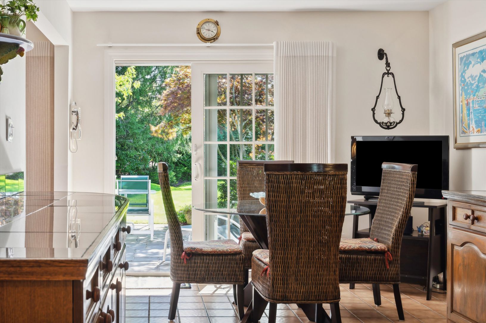  Eat-in Kitchen