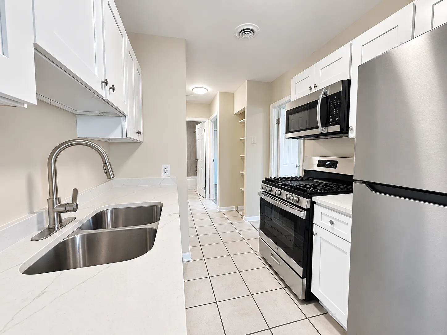 2 bed, 650 sqft, $1,350 — Photo 4