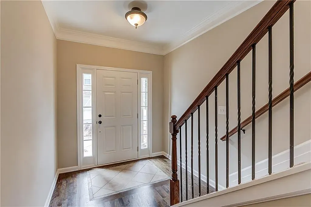 3 bed, 3.5 bath, 2237 sqft, $2,400 — Photo 3