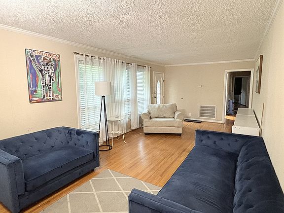 3rd image of 2635 Edge O Lake Dr