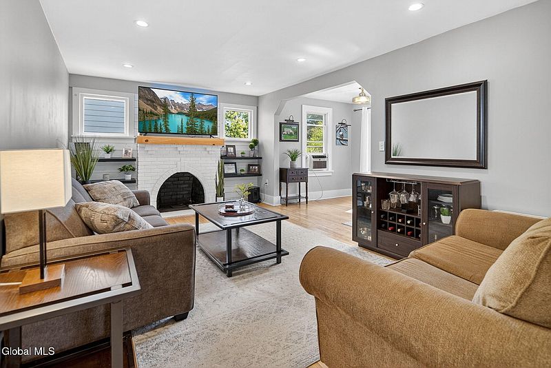 4th image of 1214 S Country Club Drive