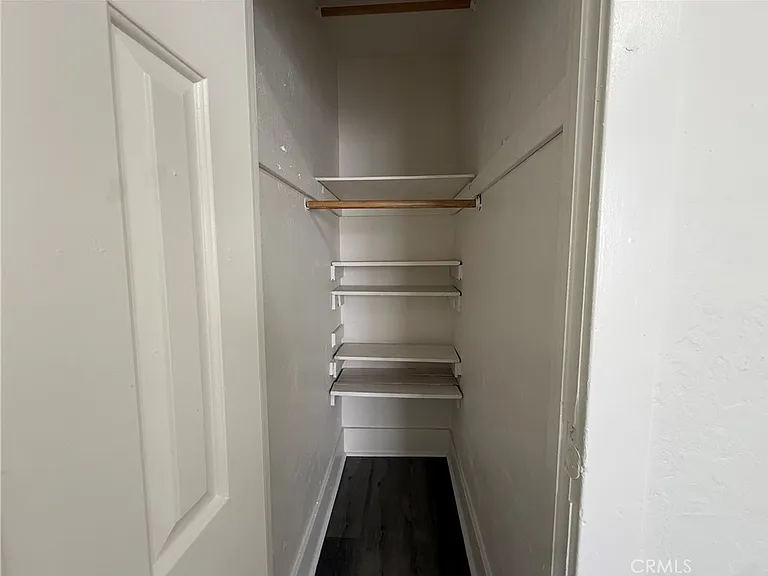 1053 Loma Dr — Photo 11