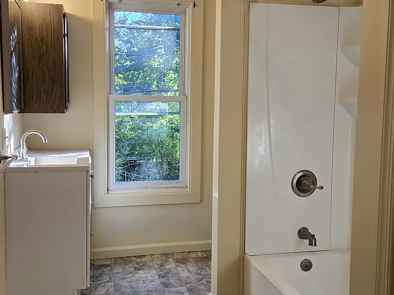 Full Bath (2nd Floor)