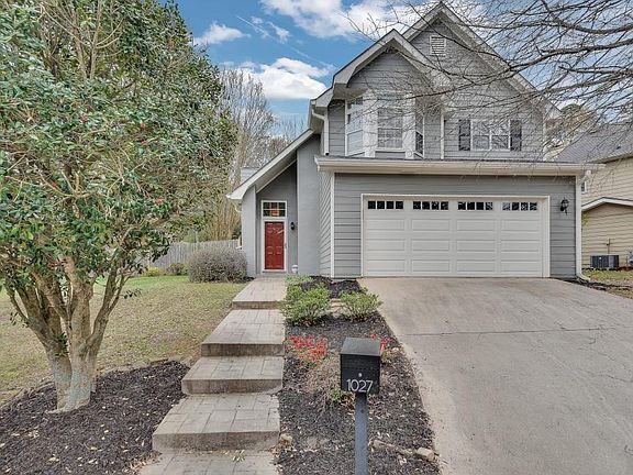 3rd image of 1027 Ashbury Dr