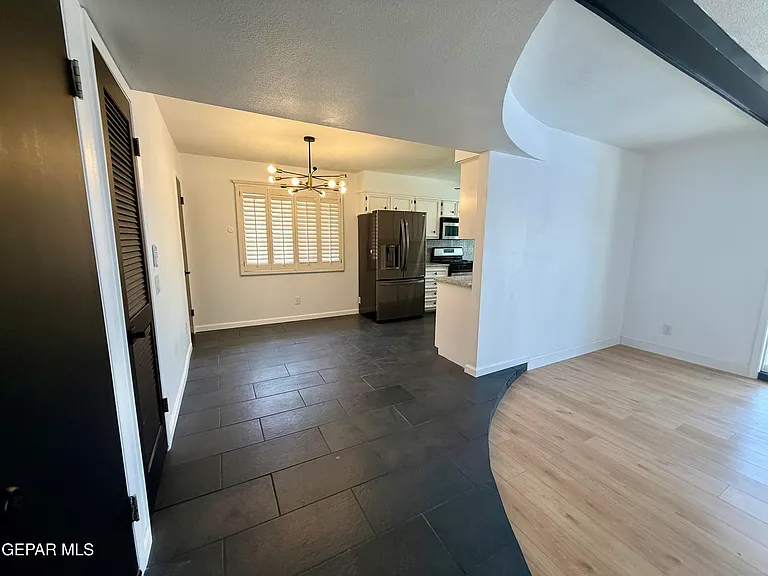 1649 Lomaland Dr — Photo 7
