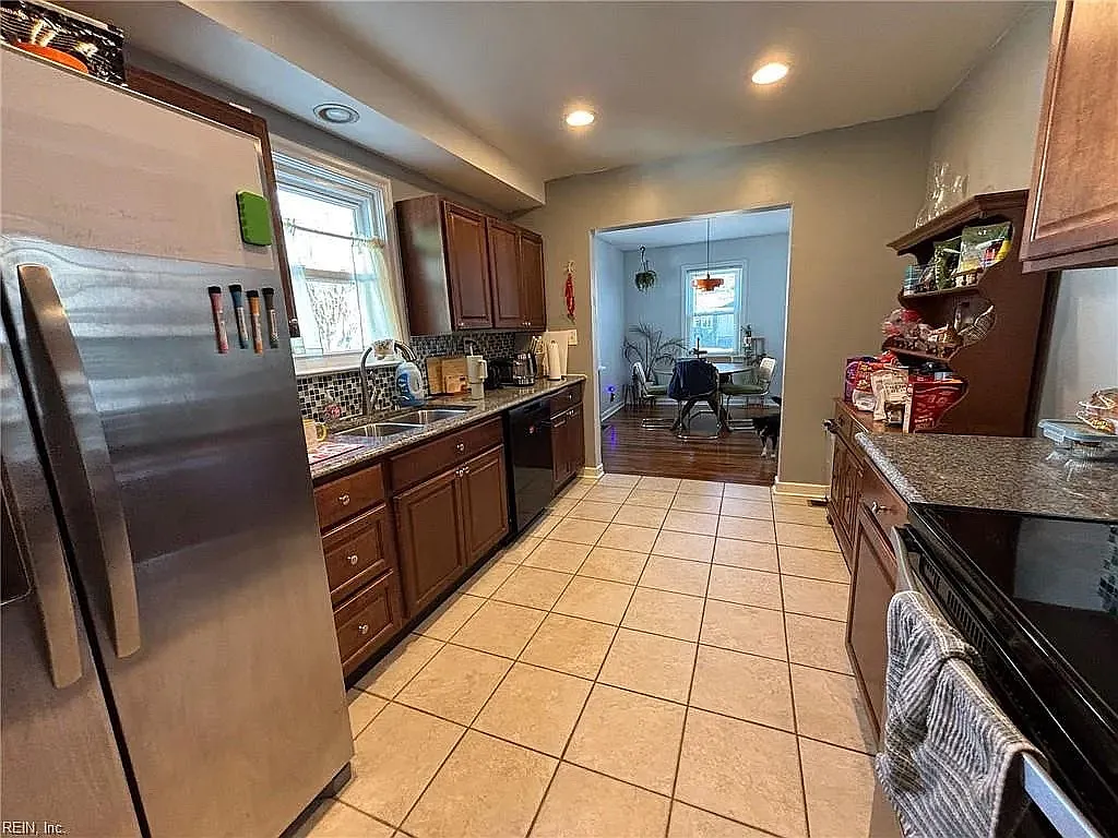 3 bed, $2,500 — Photo 2