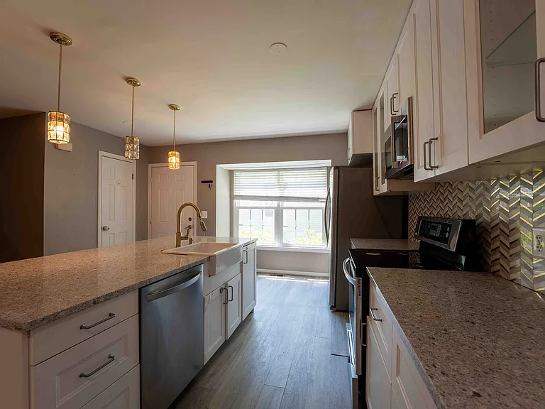 18246 Fox Chase Cir — Photo 20