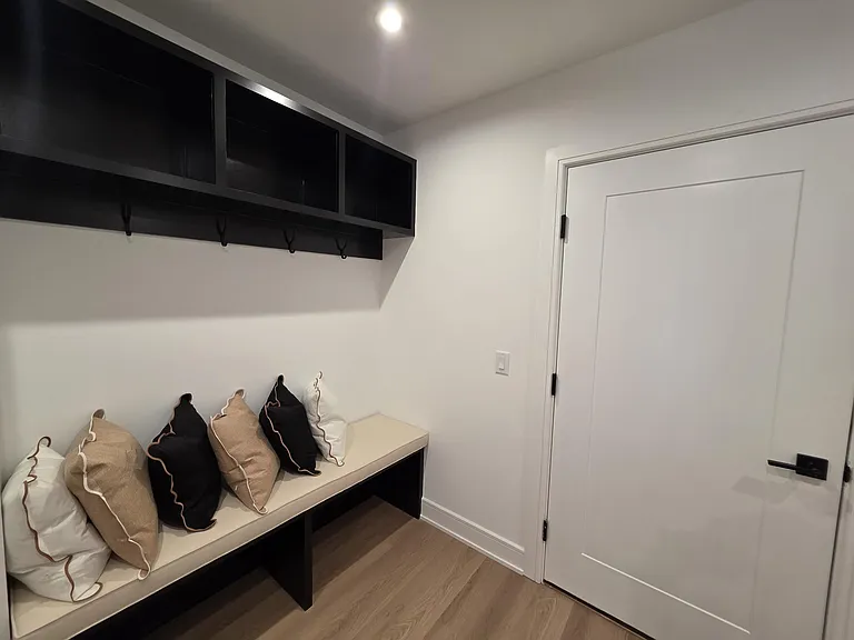 1047B Anderson Ave — Photo 36