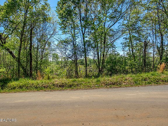 2nd image of 537 Oak Grove Rd