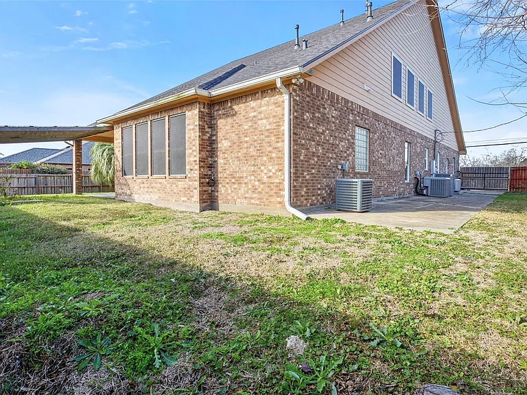 2535 Broadway St — Photo 35