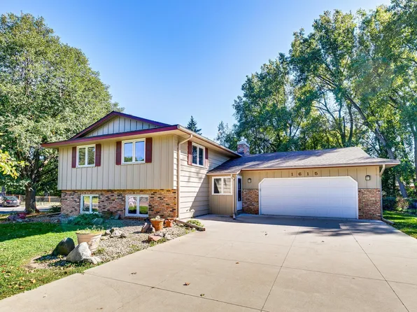 1615 3rd St SW, New Brighton, MN 55112