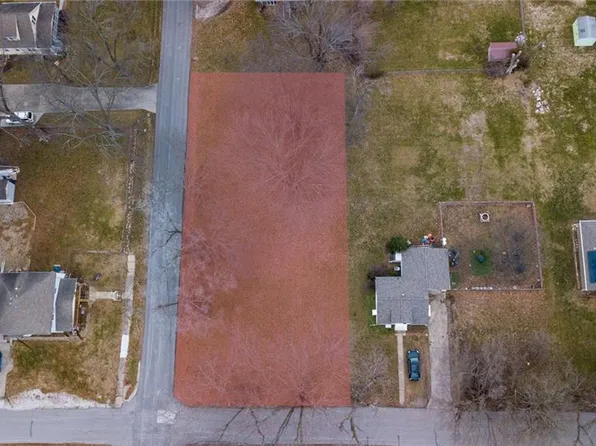 210 SW 7th St, Oak Grove, MO 64075