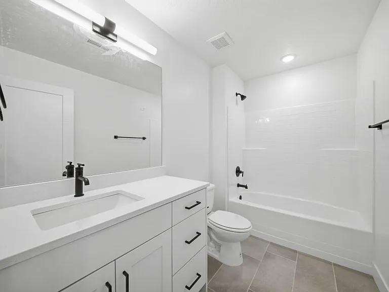 946 E Malibu Ln — Photo 22
