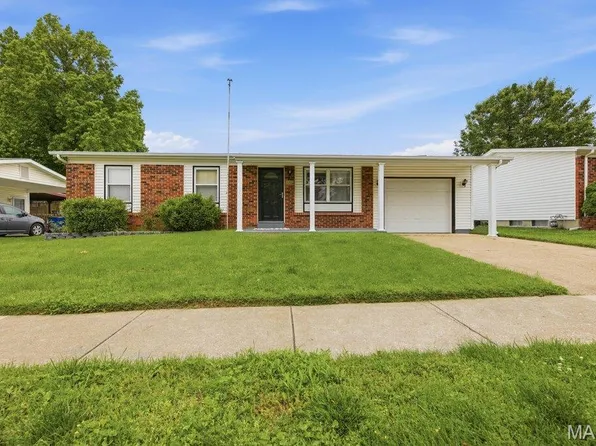12057 Renaissance Dr, Maryland Heights, MO 63043
