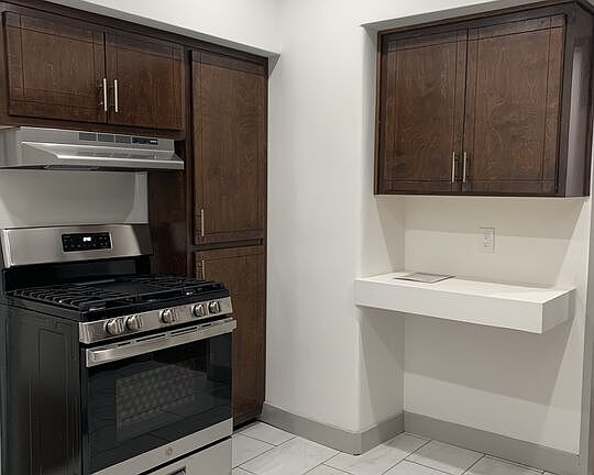 5th image of 1416 W 46th St