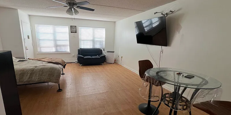 Rented by Mega Suite Realty | media 5