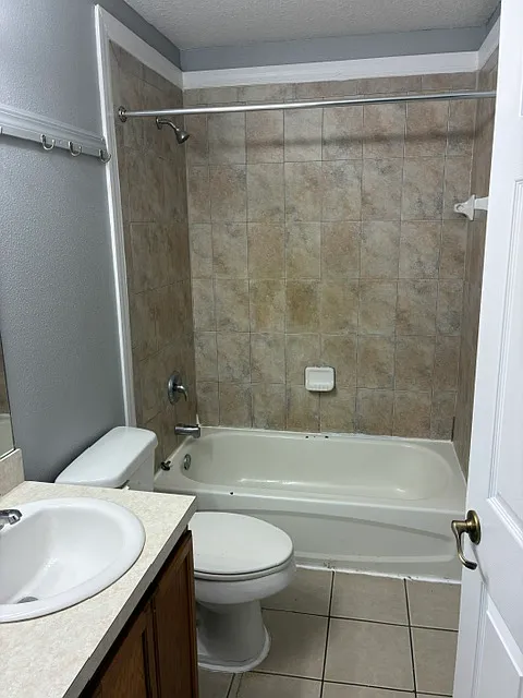 3 bed, 1424 sqft, $2,160 — Photo 4