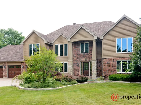 300 Poteet Rd, Inverness, IL 60010