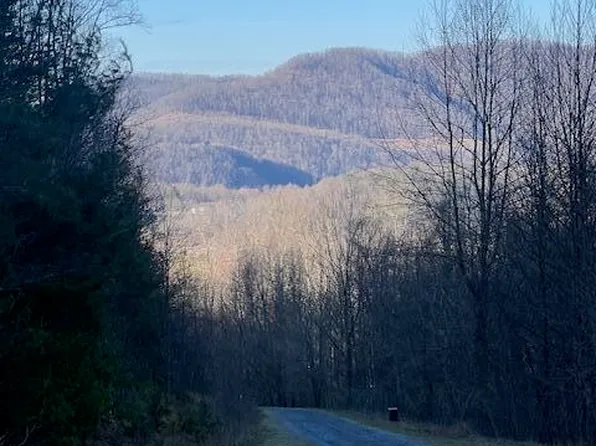 2 Luttrell St, Erwin, TN 37650